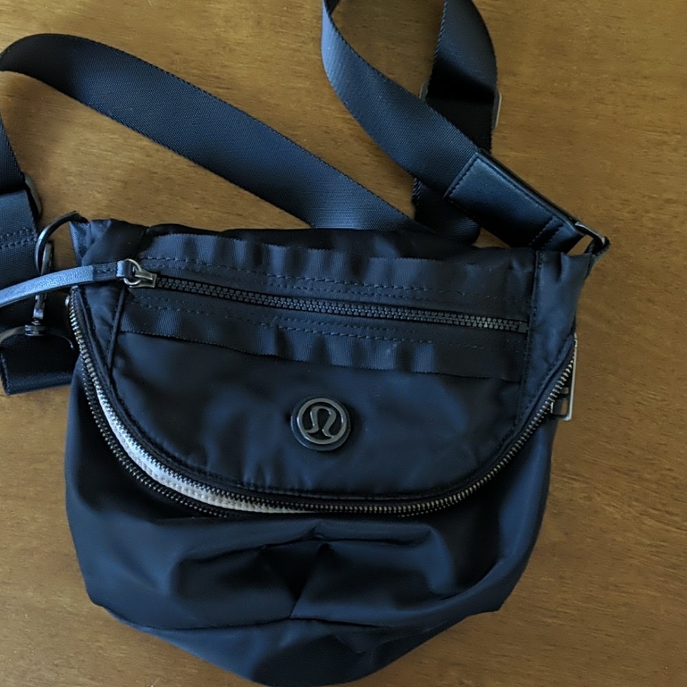 Lululemon festival bag